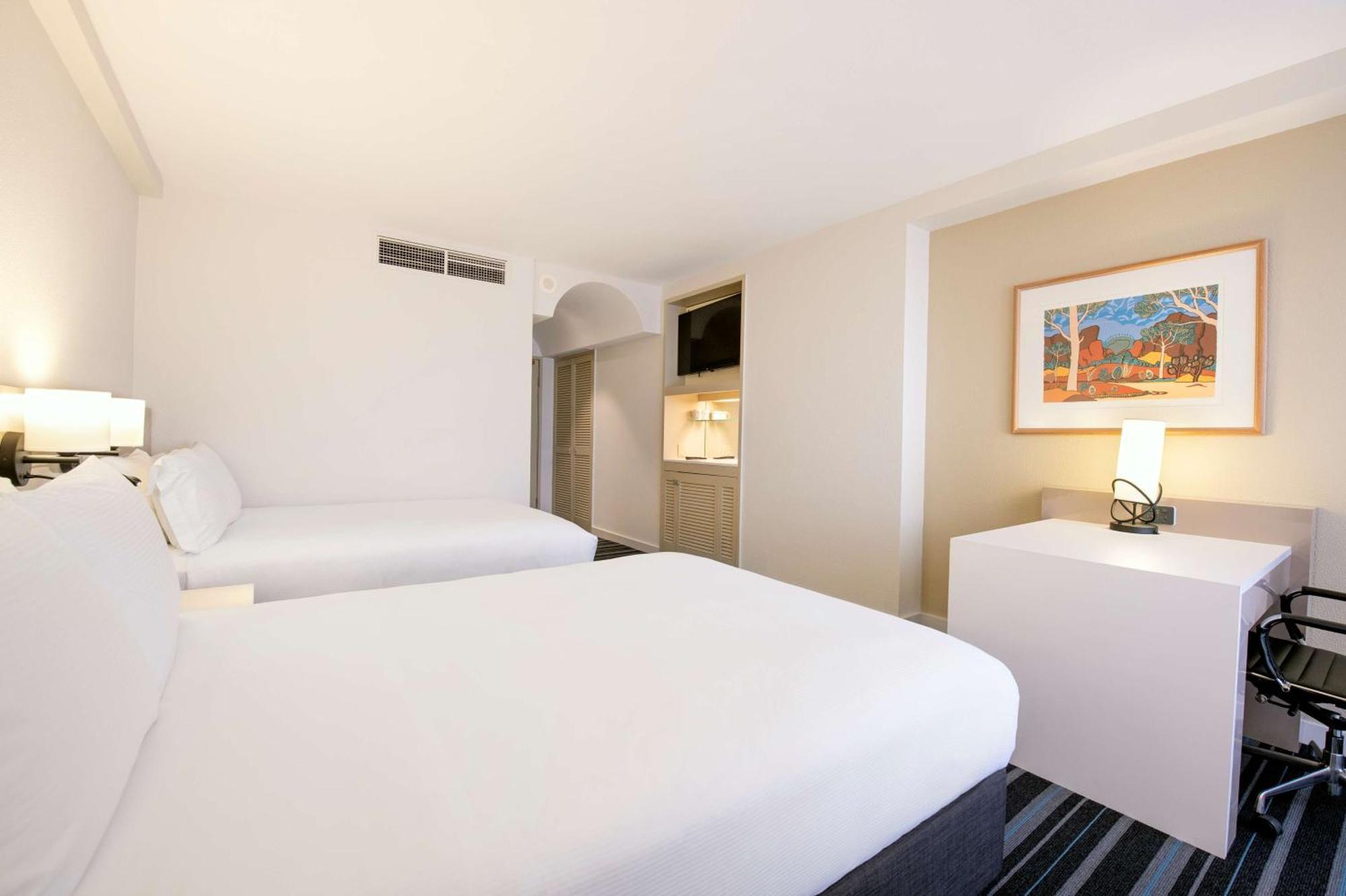 Doubletree By Hilton Esplanade Darwin Hotel Exterior photo