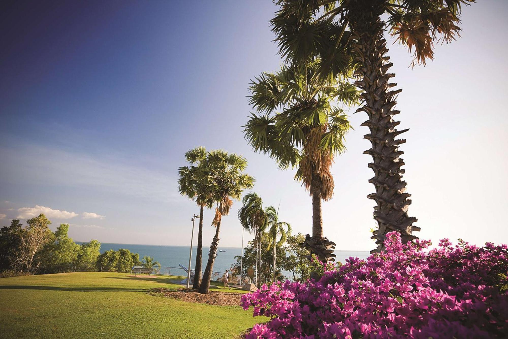 Doubletree By Hilton Esplanade Darwin Hotel Exterior photo