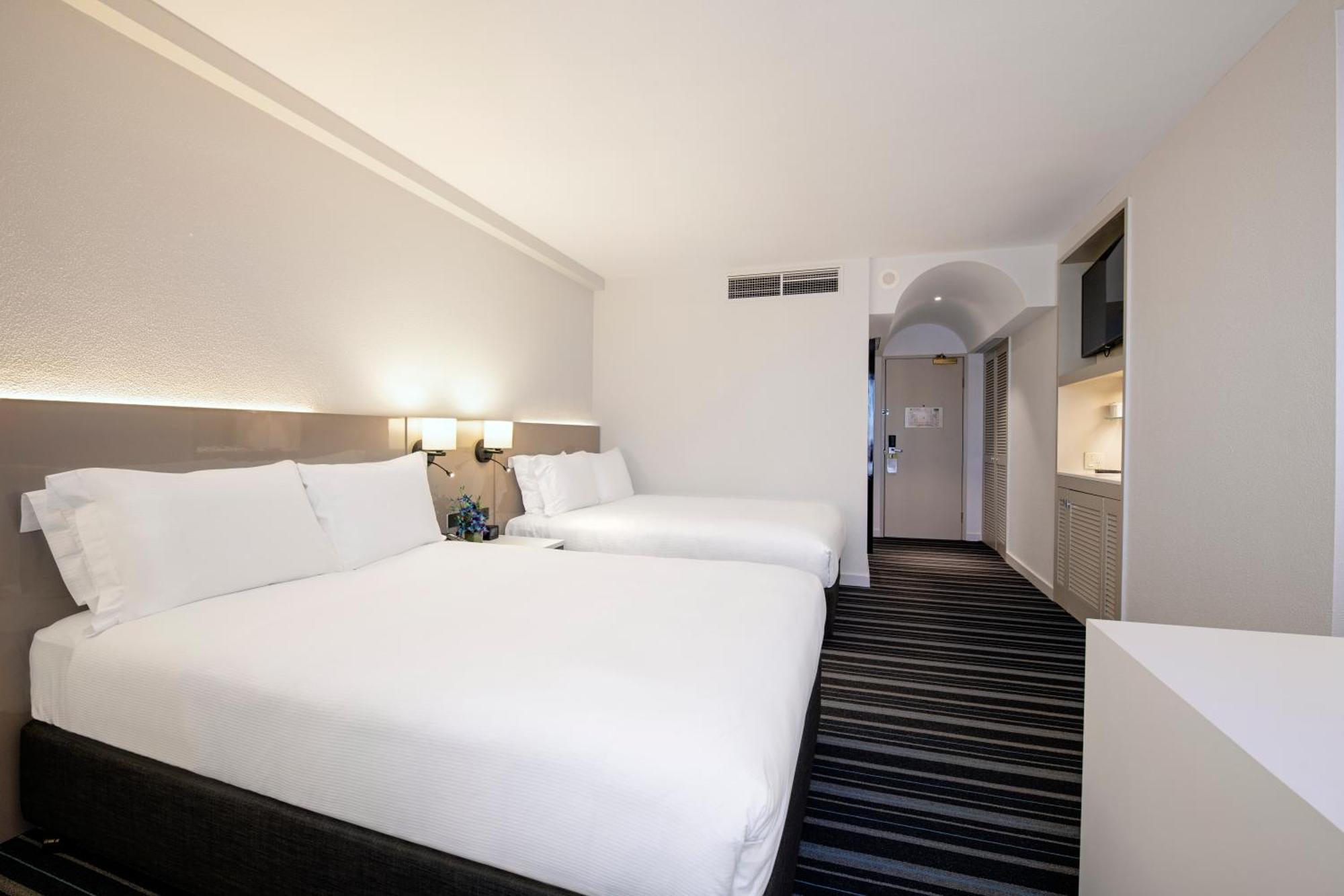 Doubletree By Hilton Esplanade Darwin Hotel Exterior photo