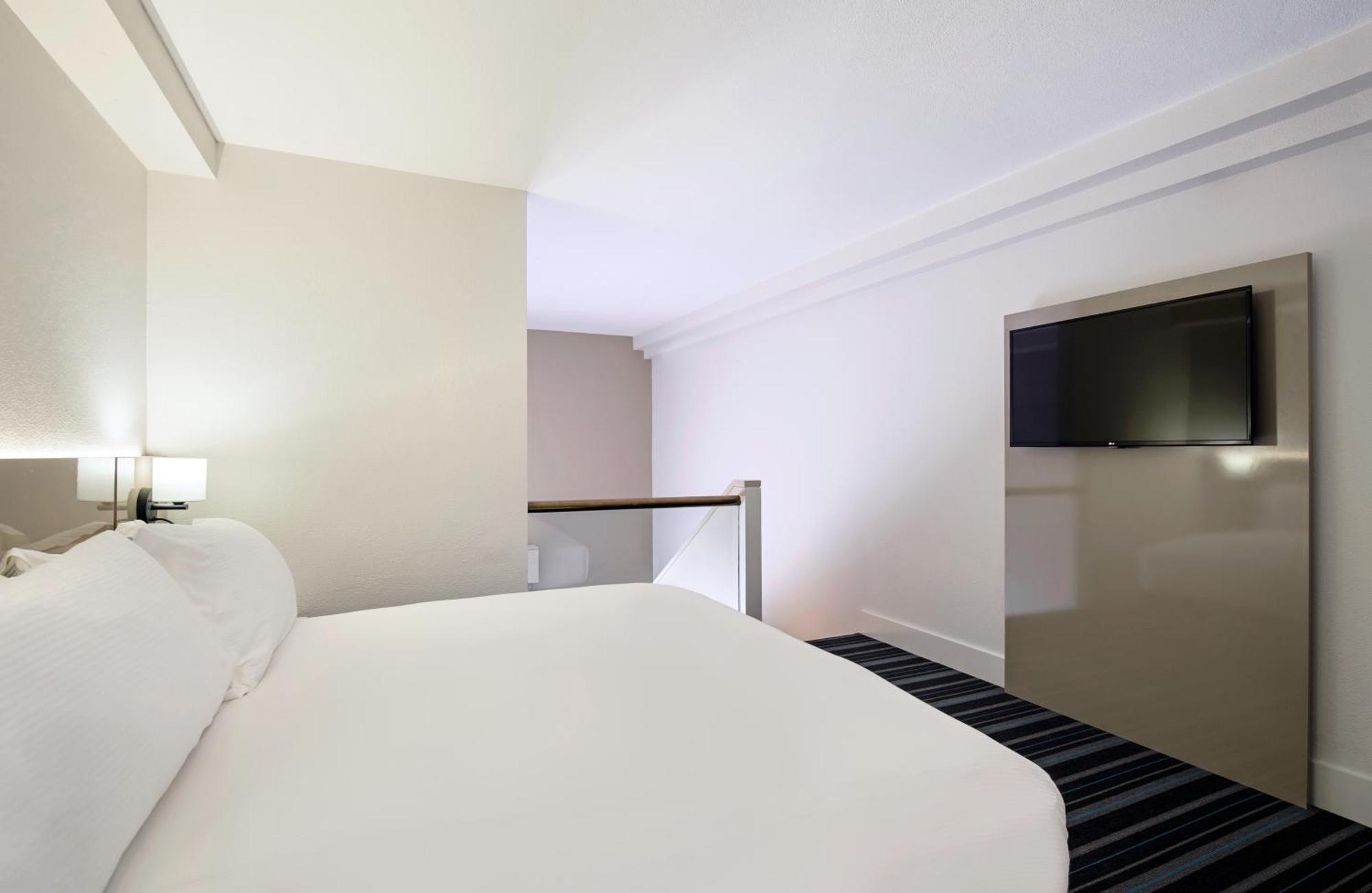 Doubletree By Hilton Esplanade Darwin Hotel Exterior photo