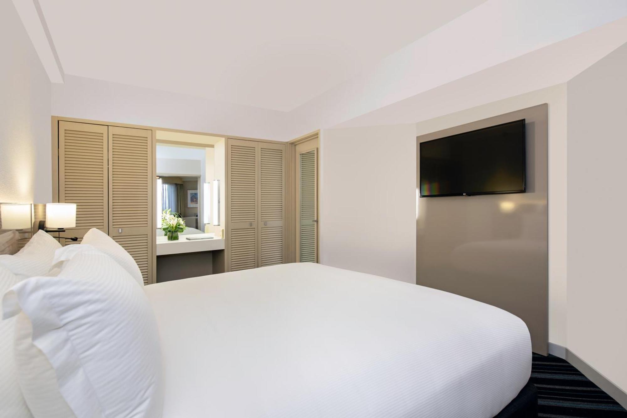 Doubletree By Hilton Esplanade Darwin Hotel Exterior photo