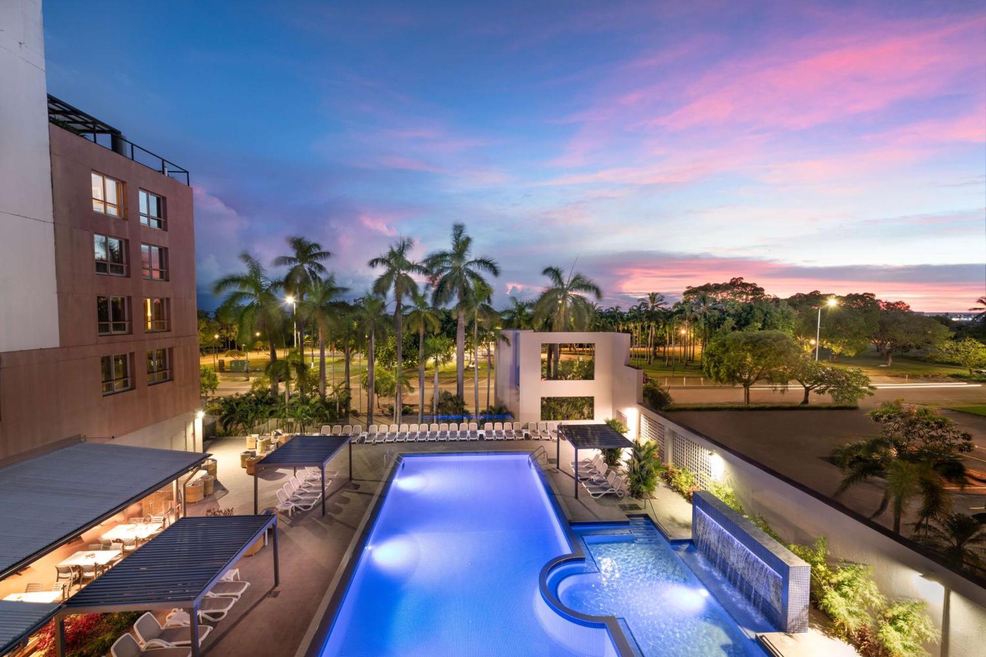 Doubletree By Hilton Esplanade Darwin Hotel Exterior photo