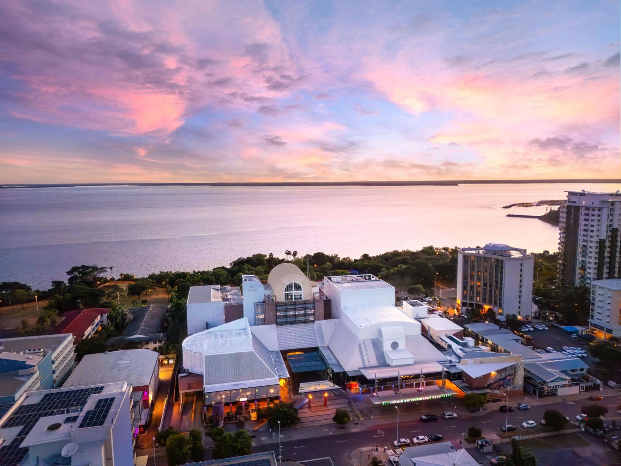 Doubletree By Hilton Esplanade Darwin Hotel Exterior photo