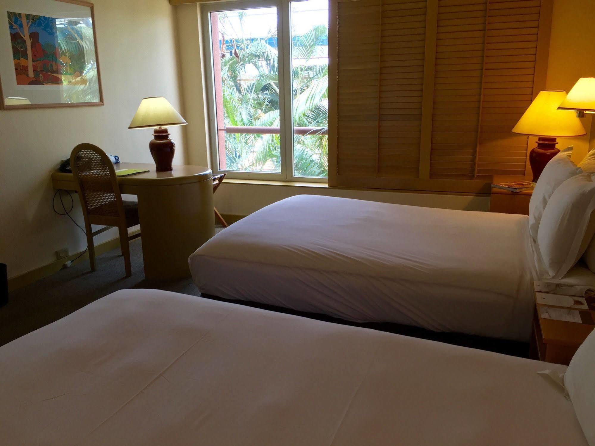 Doubletree By Hilton Esplanade Darwin Hotel Exterior photo